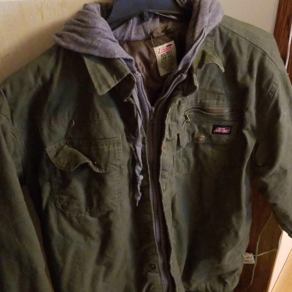 Mens size xl insulated dickies coat new never worn